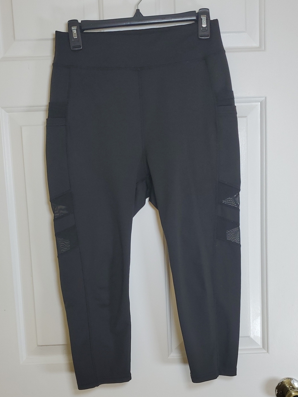 PopFit Women's Black High Waisted Mesh Cut Out Cropped Athletic Legging Size L
